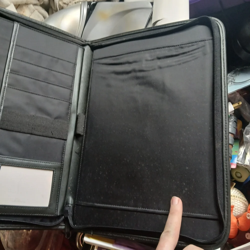 Hilton Worldwide Black Leather Business Portfolio